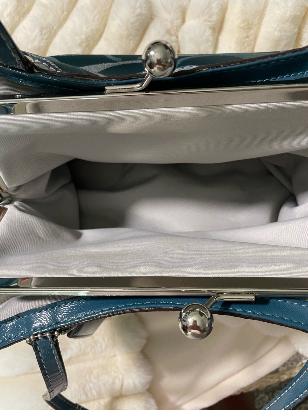 2012 Coach Kisslock in Teal and Silver Signature Jacquard Tote with Leather Trim - Picture 13 of 16